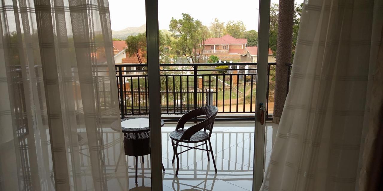 Eka Hoima Hotel Exterior photo